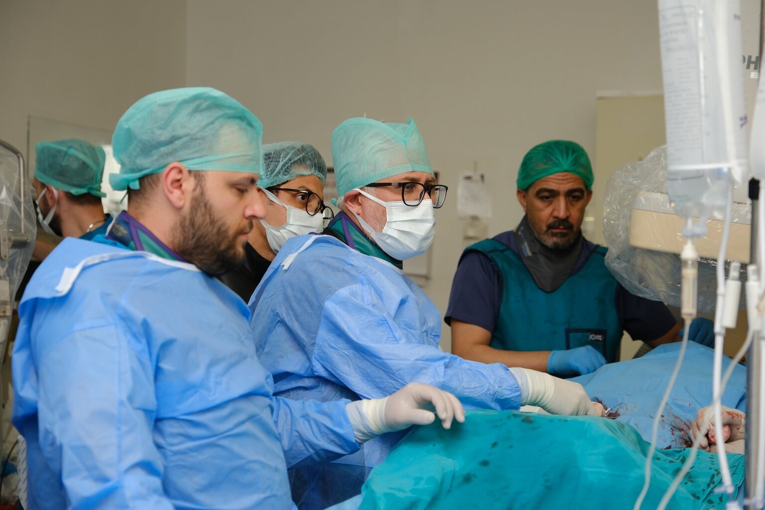 MitraClip uygulaması sırasında kateter laboratuvarı ekibi