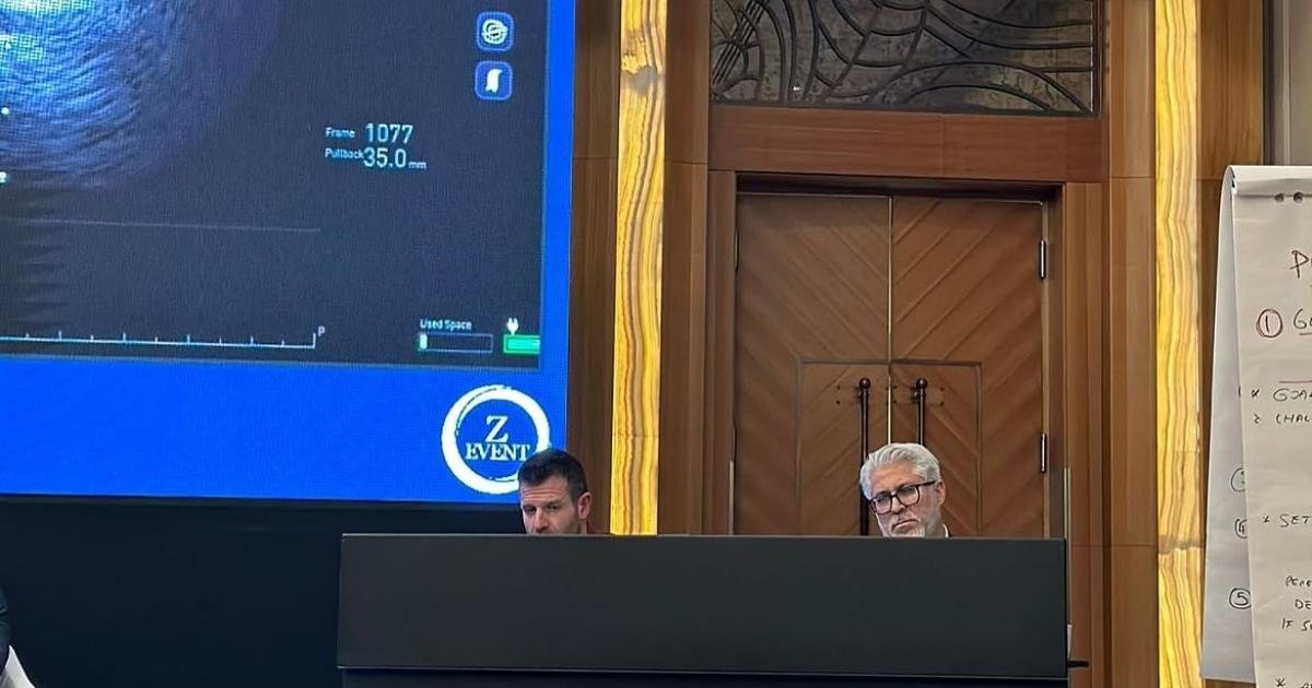Prof. Dr. Hakan Uçar ve Sean Gallagher Optima PCI İstanbul 2025 oturum kürsüsünde