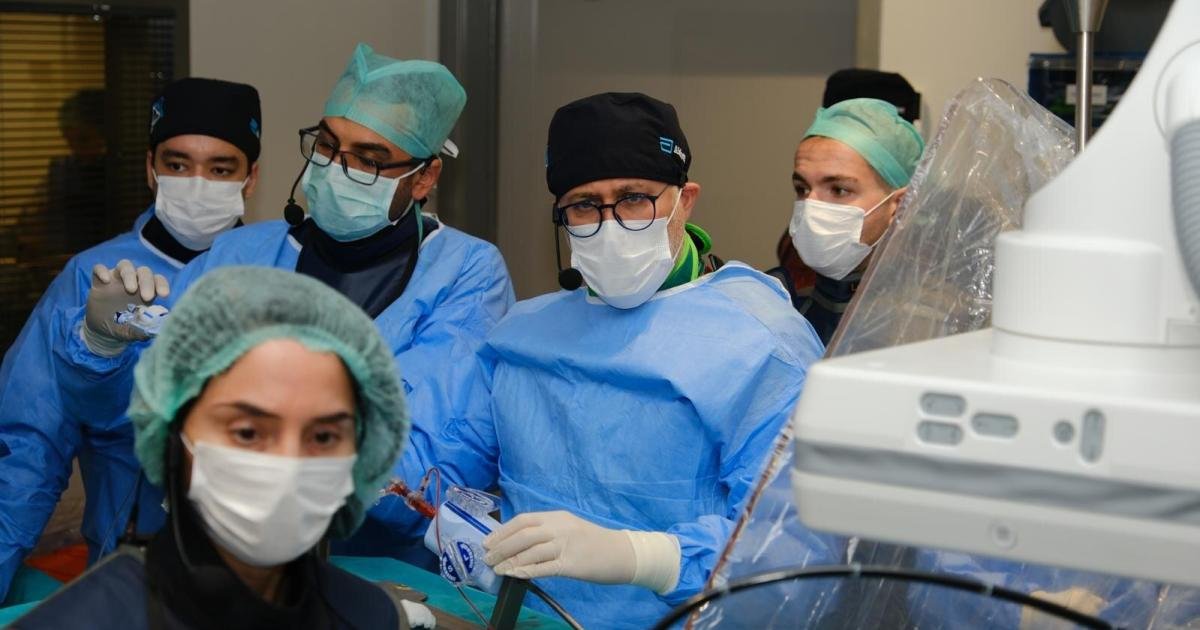 Canlı TEER vakasında operatör ekibi