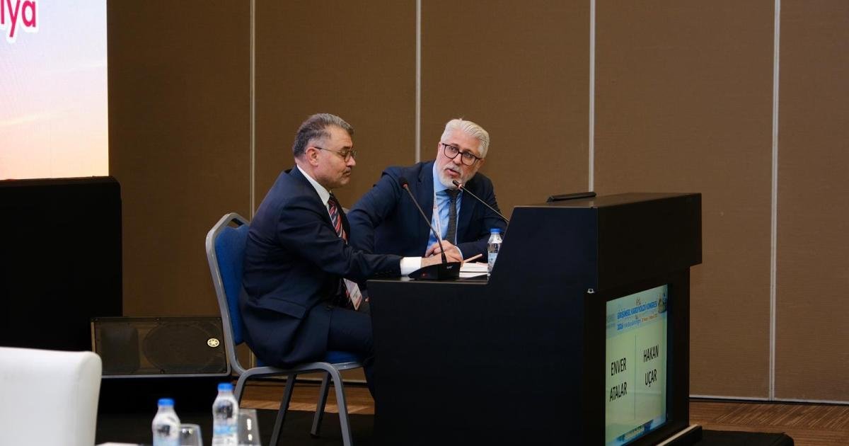 Session chairs Enver Atalar and Hakan Uçar on stage