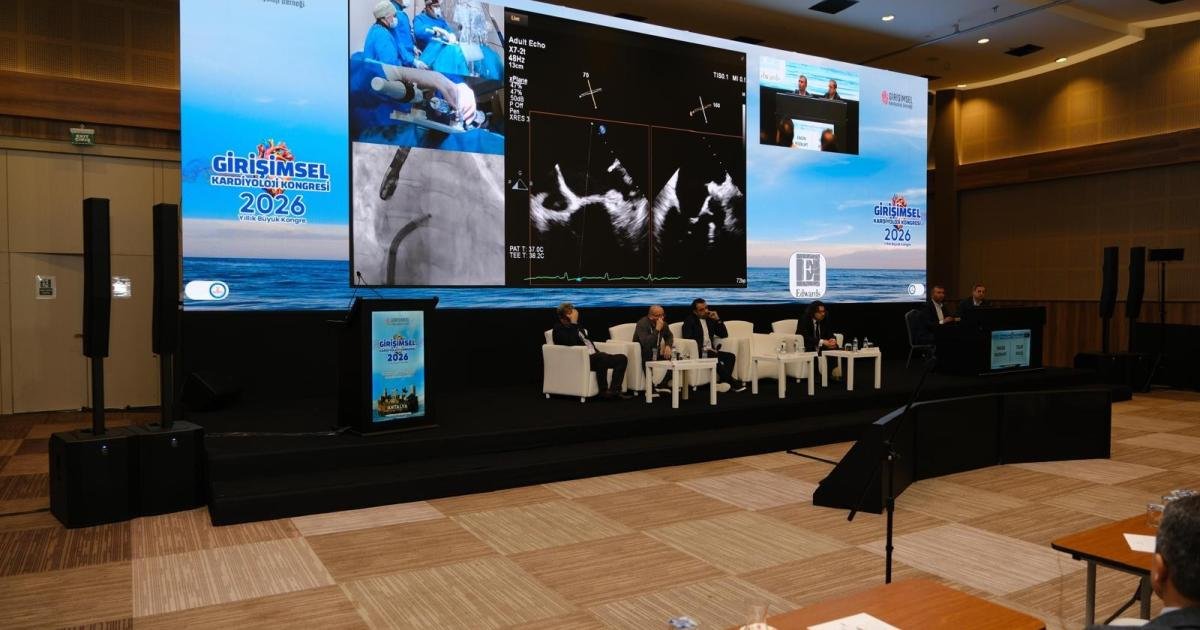 Live-case transmission and panel on the congress stage
