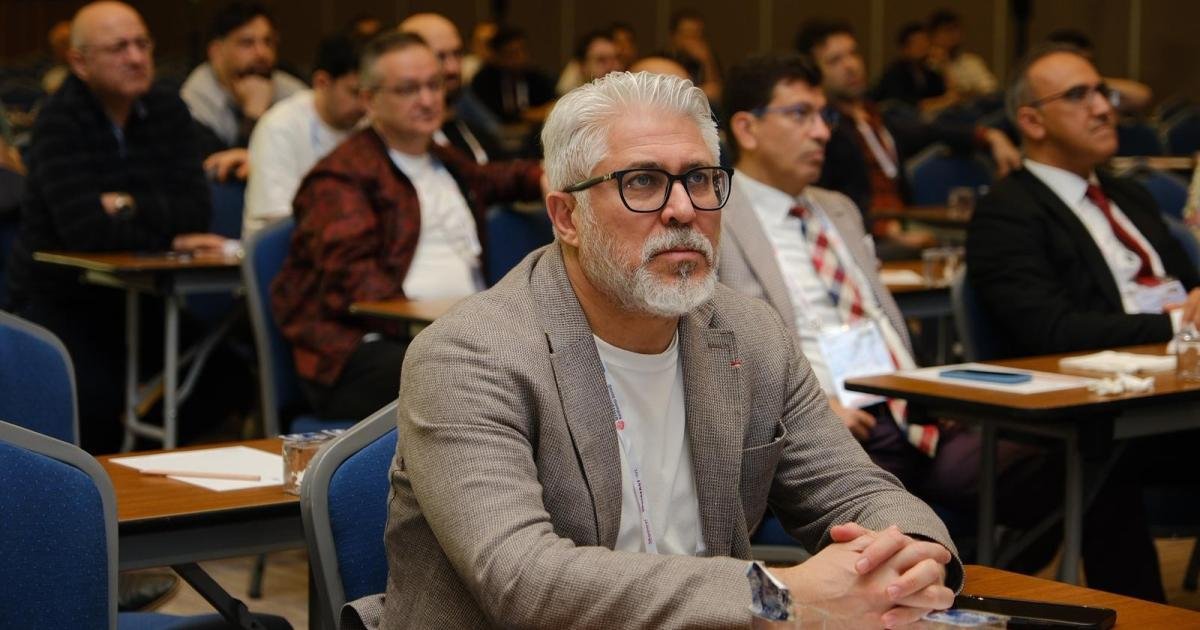 Prof. Dr. Hakan Uçar watching a session in the congress hall