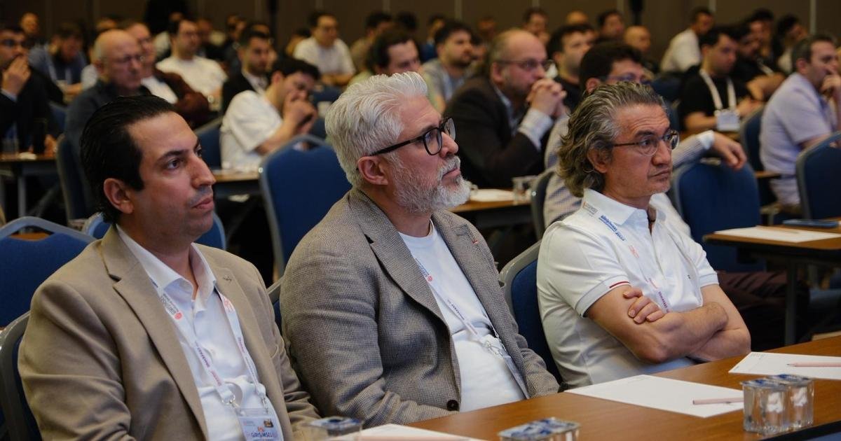 Participants in the congress hall