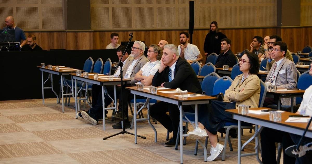 The congress hall during a scientific session