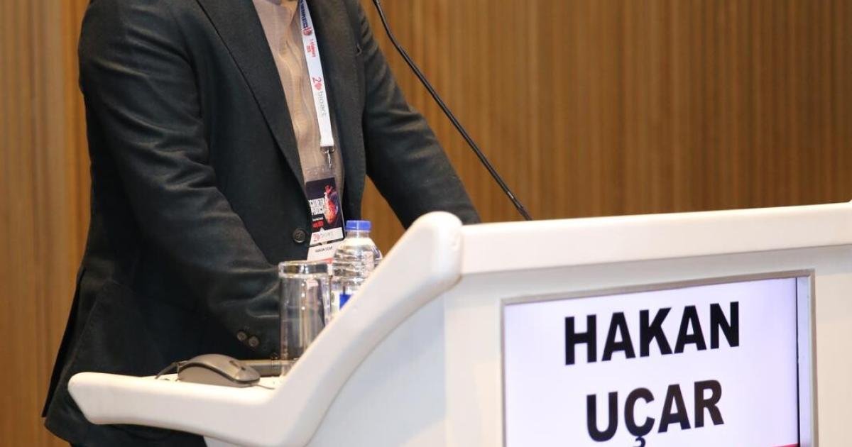 Prof. Dr. Hakan Uçar ITT 2025 kürsüsünde konuşurken, Crowne Plaza Florya